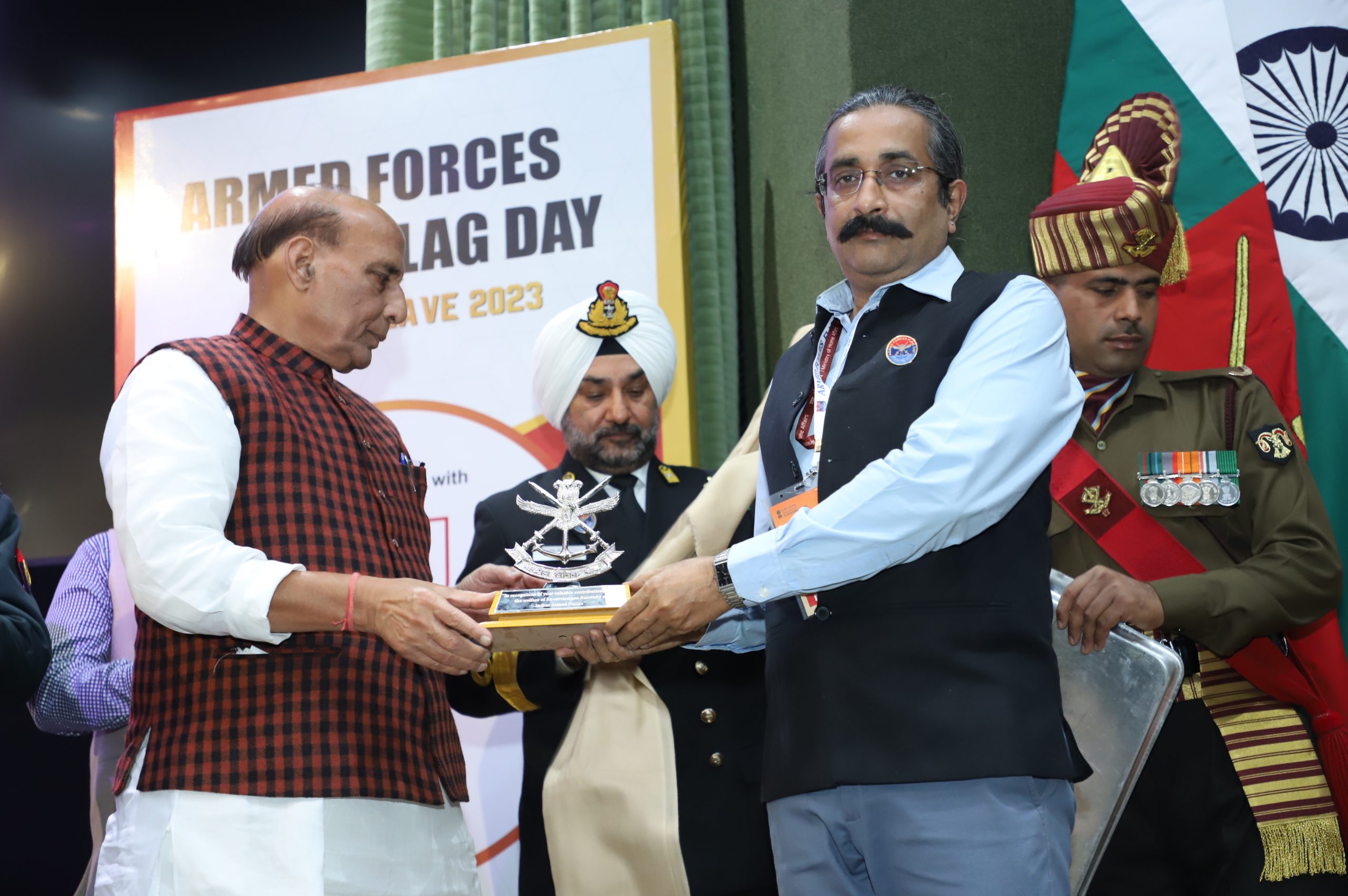 Hon’ble Defence Minister felicitated CMD, SPMCIL for CSR initiatives.